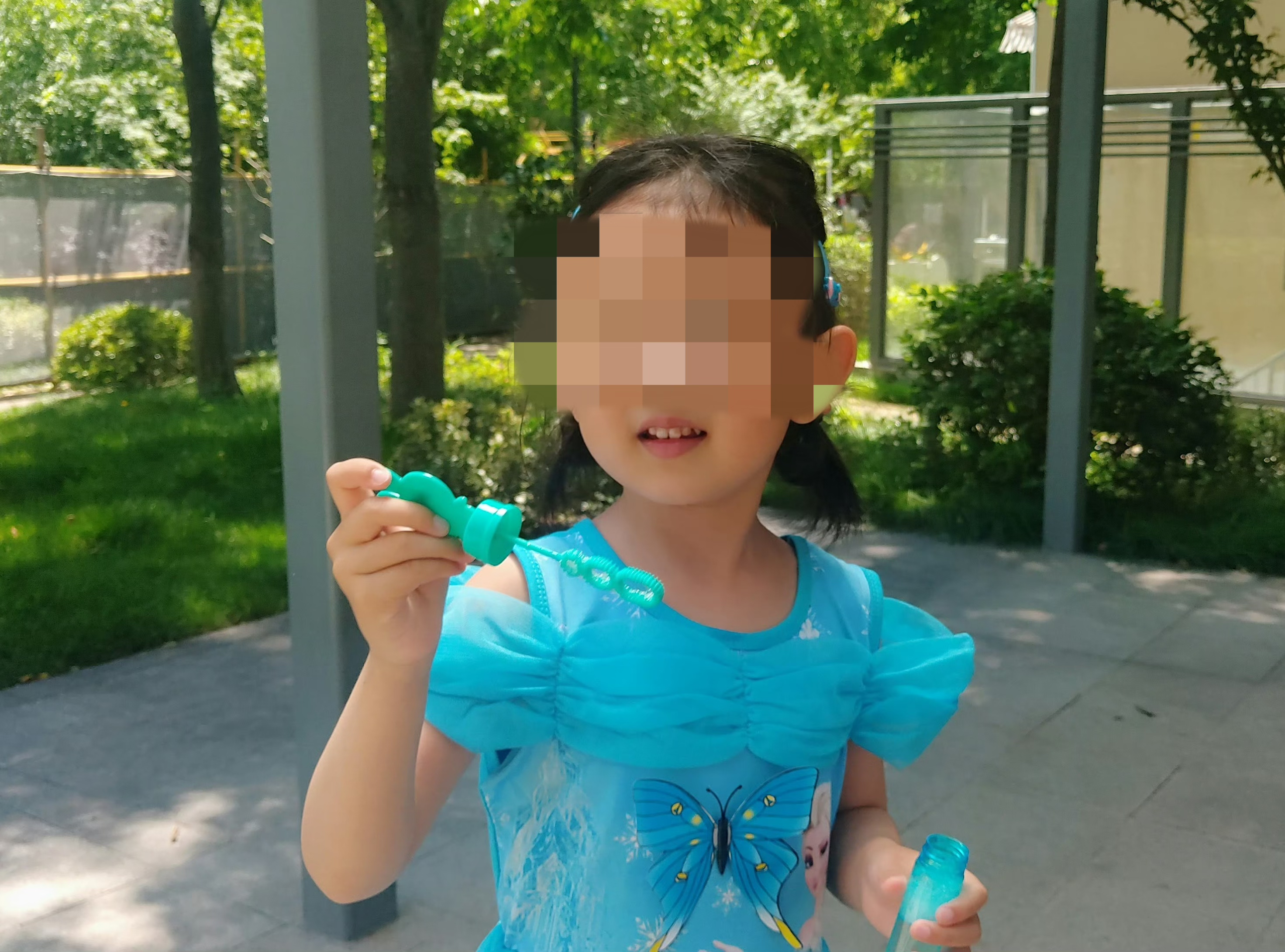 海灘失蹤女童。圖源：女童家人社交賬號